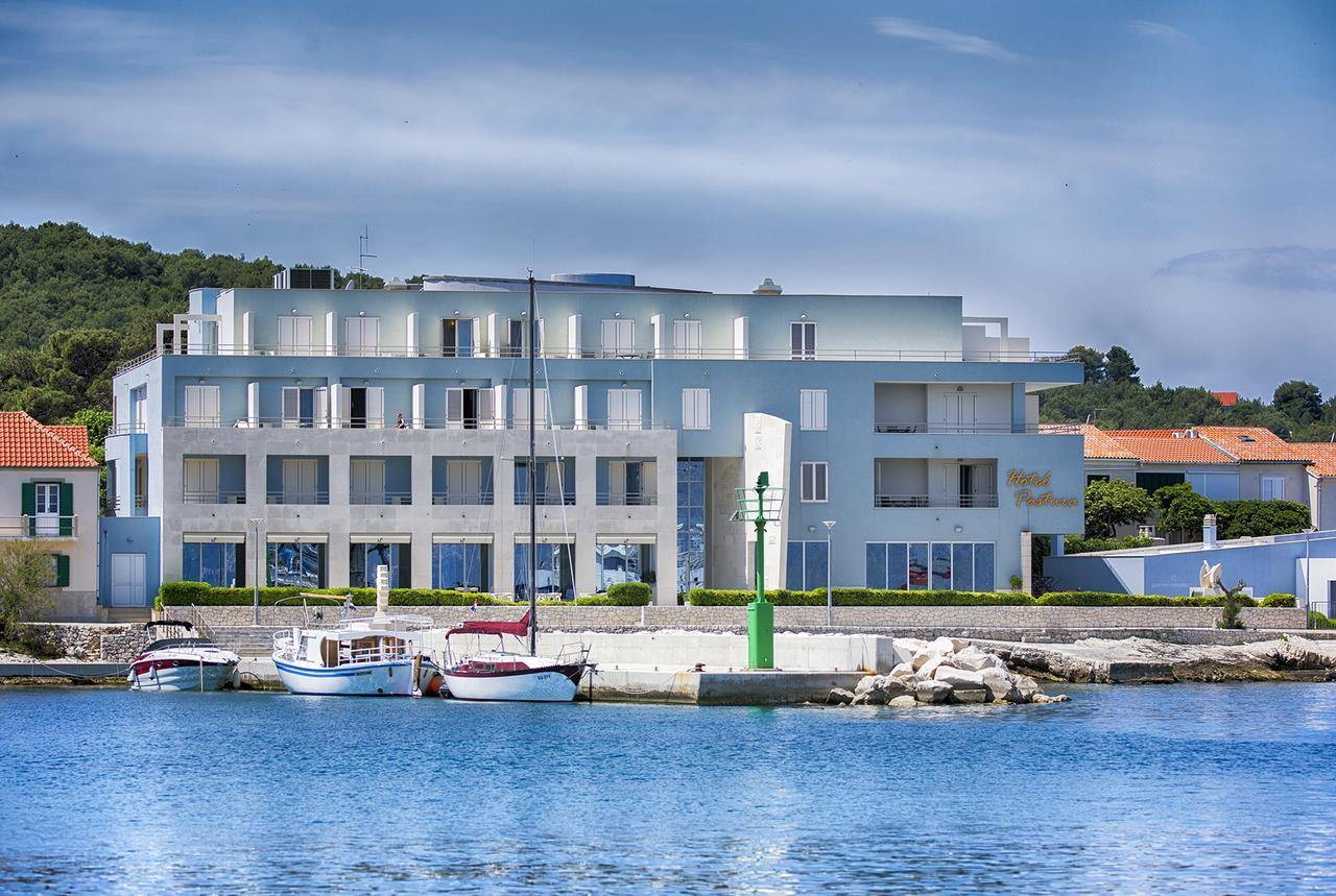 Hotel Pastura Postira Exterior photo